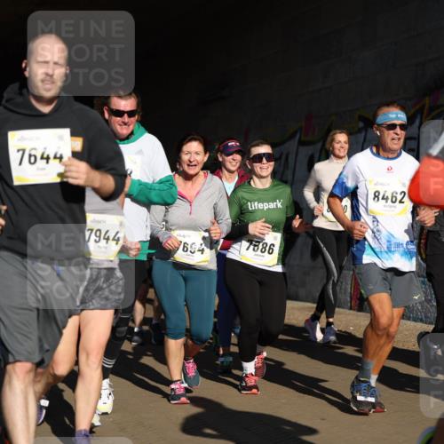 06.10.2024 - 19. swb-Marathon Bremen Michael Strokosch http://msf.ph/oto/7346174 06.10.2024 10:19:49 Laufen 7644, 7944, 8462, 694, 7886, 2834 meine-sportfotos.de