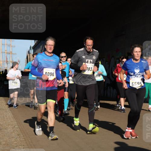 06.10.2024 - 19. swb-Marathon Bremen Michael Strokosch http://msf.ph/oto/7346189 06.10.2024 10:19:53 Laufen 8999, 8096, 170, 183, 81, 8, 3, 8595, 62 meine-sportfotos.de