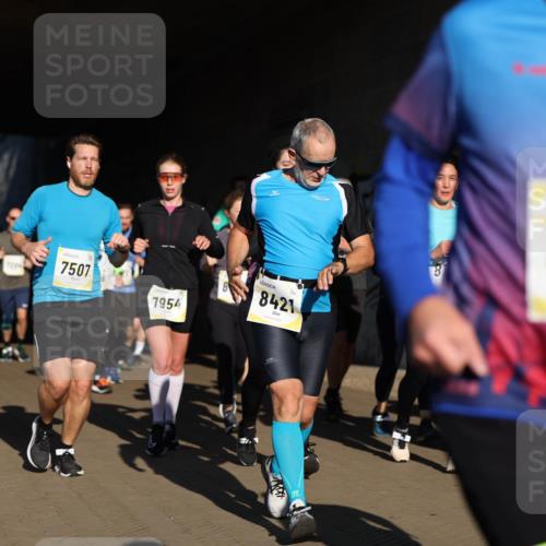 06.10.2024 - 19. swb-Marathon Bremen Michael Strokosch http://msf.ph/oto/7346200 06.10.2024 10:19:55 Laufen 8999, 7507, 7954, 8421, 8096 meine-sportfotos.de