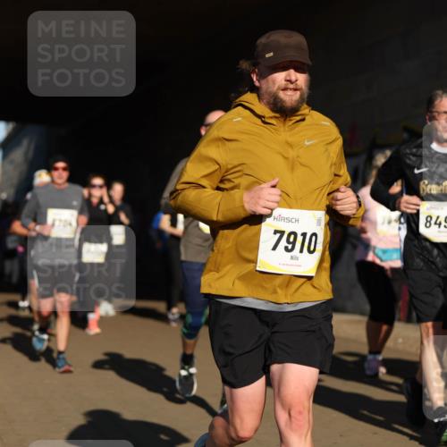 06.10.2024 - 19. swb-Marathon Bremen Michael Strokosch http://msf.ph/oto/7346222 06.10.2024 10:19:59 Laufen 8494, 7910 meine-sportfotos.de