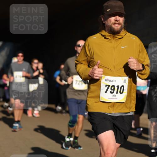 06.10.2024 - 19. swb-Marathon Bremen Michael Strokosch http://msf.ph/oto/7346224 06.10.2024 10:19:59 Laufen 7200, 7910, 15, 8494 meine-sportfotos.de