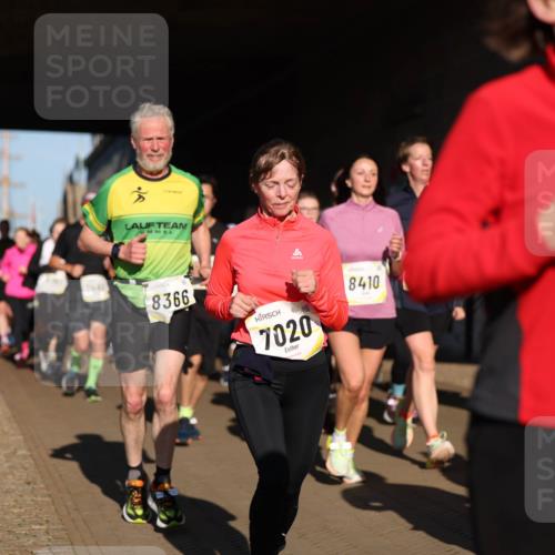 06.10.2024 - 19. swb-Marathon Bremen Michael Strokosch http://msf.ph/oto/7346250 06.10.2024 10:20:07 Laufen 8366, 7020, 8410 meine-sportfotos.de