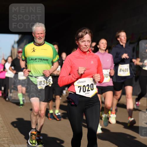 06.10.2024 - 19. swb-Marathon Bremen Michael Strokosch http://msf.ph/oto/7346252 06.10.2024 10:20:08 Laufen 8366, 7020, 10, 8409 meine-sportfotos.de