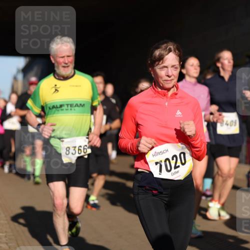 06.10.2024 - 19. swb-Marathon Bremen Michael Strokosch http://msf.ph/oto/7346254 06.10.2024 10:20:08 Laufen 8366, 7020, 8409 meine-sportfotos.de