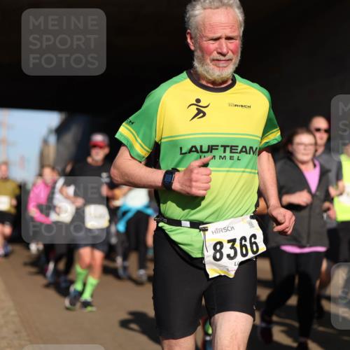 06.10.2024 - 19. swb-Marathon Bremen Michael Strokosch http://msf.ph/oto/7346259 06.10.2024 10:20:09 Laufen 8366, 8253 meine-sportfotos.de
