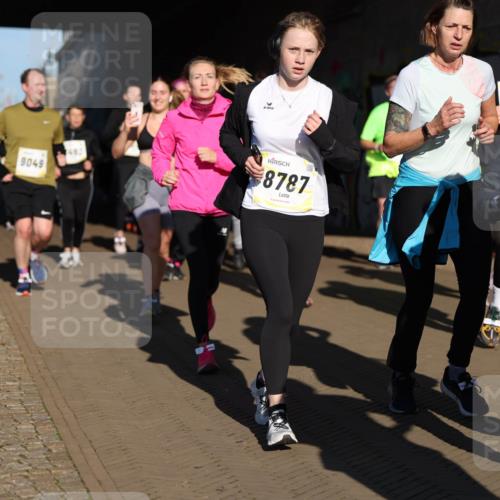 06.10.2024 - 19. swb-Marathon Bremen Michael Strokosch http://msf.ph/oto/7346276 06.10.2024 10:20:12 Laufen 9049, 8787, 87 meine-sportfotos.de