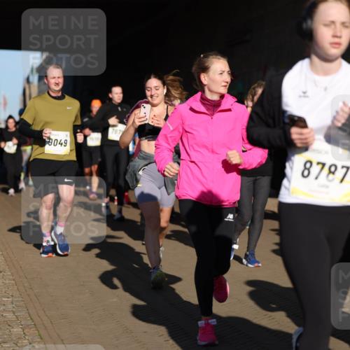 06.10.2024 - 19. swb-Marathon Bremen Michael Strokosch http://msf.ph/oto/7346280 06.10.2024 10:20:12 Laufen 7671, 9049, 8787, 160 meine-sportfotos.de