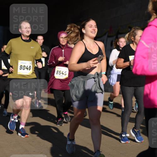 06.10.2024 - 19. swb-Marathon Bremen Michael Strokosch http://msf.ph/oto/7346286 06.10.2024 10:20:13 Laufen 9049, 8545 meine-sportfotos.de