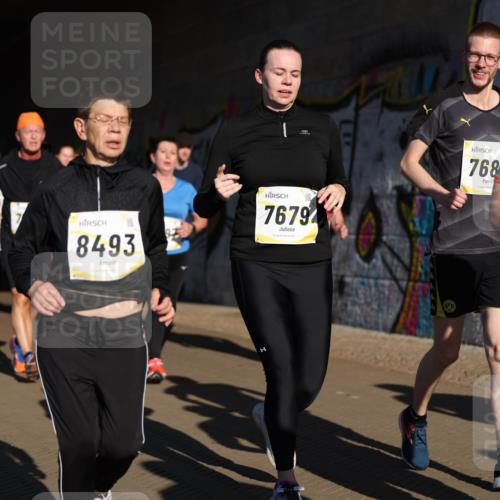 06.10.2024 - 19. swb-Marathon Bremen Michael Strokosch http://msf.ph/oto/7346302 06.10.2024 10:20:16 Laufen 8493, 7679, 768 meine-sportfotos.de