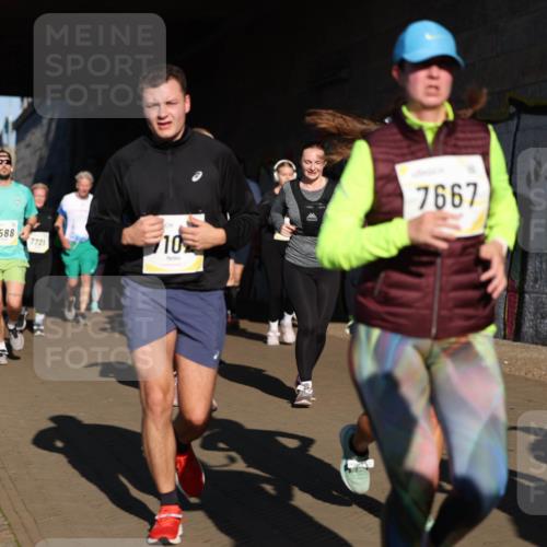 06.10.2024 - 19. swb-Marathon Bremen Michael Strokosch http://msf.ph/oto/7346330 06.10.2024 10:20:20 Laufen 8588, 7721, 10, 7667 meine-sportfotos.de