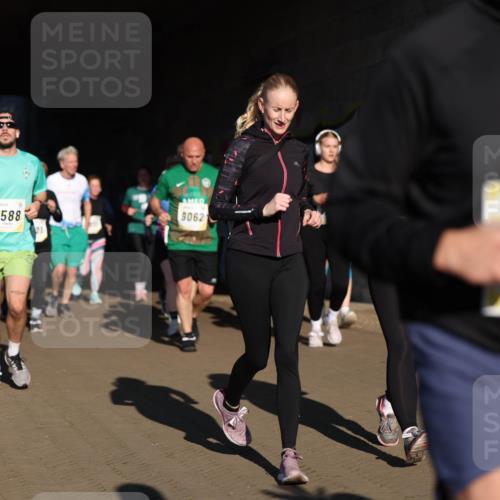 06.10.2024 - 19. swb-Marathon Bremen Michael Strokosch http://msf.ph/oto/7346339 06.10.2024 10:20:21 Laufen 9062, 8588, 102 meine-sportfotos.de