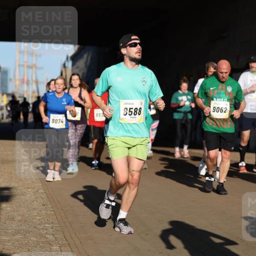 06.10.2024 - 19. swb-Marathon Bremen Michael Strokosch http://msf.ph/oto/7346343 06.10.2024 10:20:22 Laufen 9074, 863, 8588, 9062, 748 meine-sportfotos.de