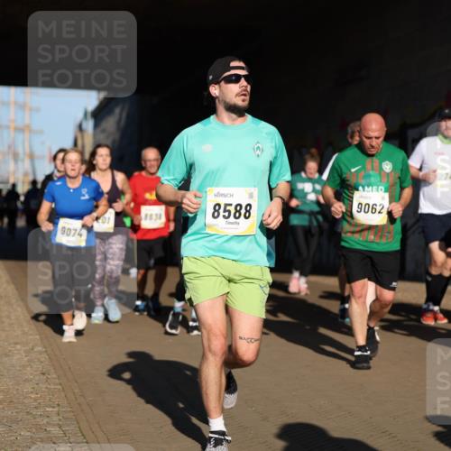 06.10.2024 - 19. swb-Marathon Bremen Michael Strokosch http://msf.ph/oto/7346345 06.10.2024 10:20:23 Laufen 9074, 01, 8838, 8588, 9062, 748, 7 meine-sportfotos.de