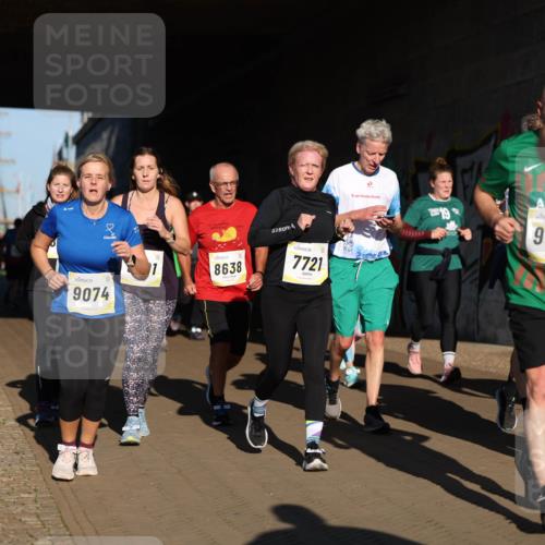 06.10.2024 - 19. swb-Marathon Bremen Michael Strokosch http://msf.ph/oto/7346352 06.10.2024 10:20:24 Laufen 9074, 8638, 7721, 9062 meine-sportfotos.de