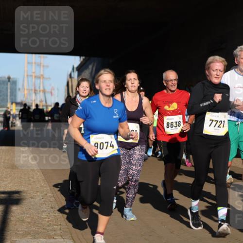 06.10.2024 - 19. swb-Marathon Bremen Michael Strokosch http://msf.ph/oto/7346356 06.10.2024 10:20:25 Laufen 9074, 14, 8638, 7721, 18, 19 meine-sportfotos.de