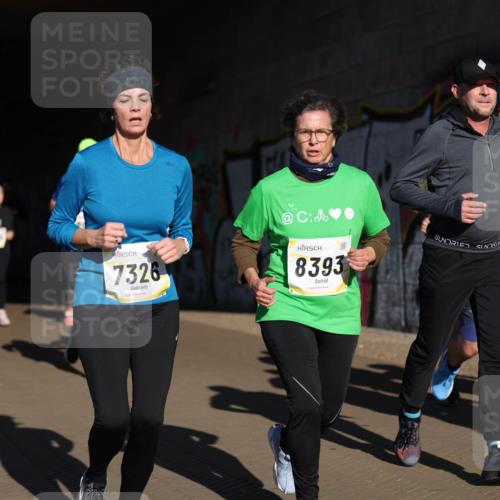06.10.2024 - 19. swb-Marathon Bremen Michael Strokosch http://msf.ph/oto/7346374 06.10.2024 10:20:29 Laufen 7326, 8393, 921 meine-sportfotos.de