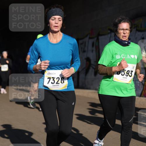 06.10.2024 - 19. swb-Marathon Bremen Michael Strokosch http://msf.ph/oto/7346377 06.10.2024 10:20:29 Laufen 7326, 6393 meine-sportfotos.de
