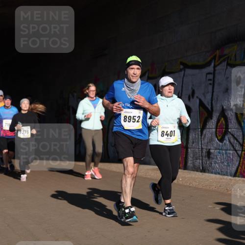 06.10.2024 - 19. swb-Marathon Bremen Michael Strokosch http://msf.ph/oto/7346382 06.10.2024 10:20:30 Laufen 716, 8378, 8952, 8401 meine-sportfotos.de