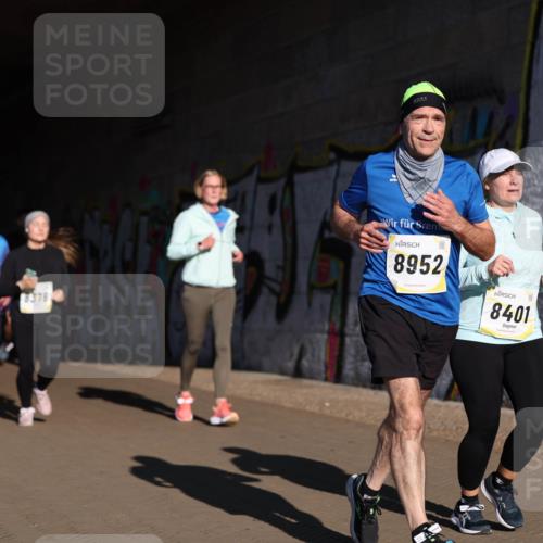06.10.2024 - 19. swb-Marathon Bremen Michael Strokosch http://msf.ph/oto/7346386 06.10.2024 10:20:31 Laufen 7166, 8378, 8952, 8401 meine-sportfotos.de