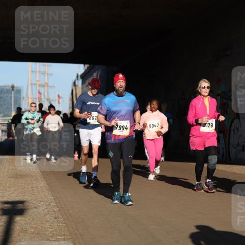 06.10.2024 - 19. swb-Marathon Bremen Michael Strokosch http://msf.ph/oto/7346396 06.10.2024 10:20:35 Laufen 867, 7904, 8947, 9129, 8811 meine-sportfotos.de