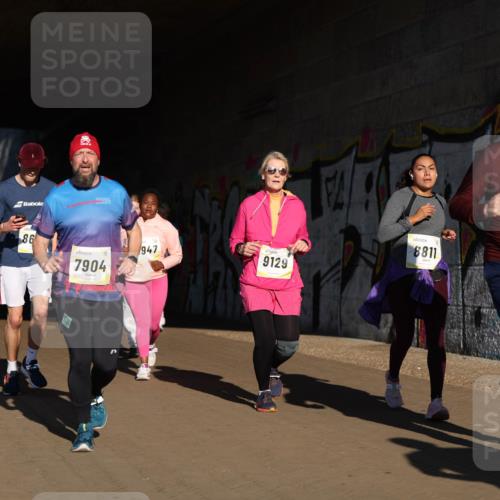 06.10.2024 - 19. swb-Marathon Bremen Michael Strokosch http://msf.ph/oto/7346399 06.10.2024 10:20:36 Laufen 068, 2024, 86, 7904, 947, 9129, 8811, 8438 meine-sportfotos.de