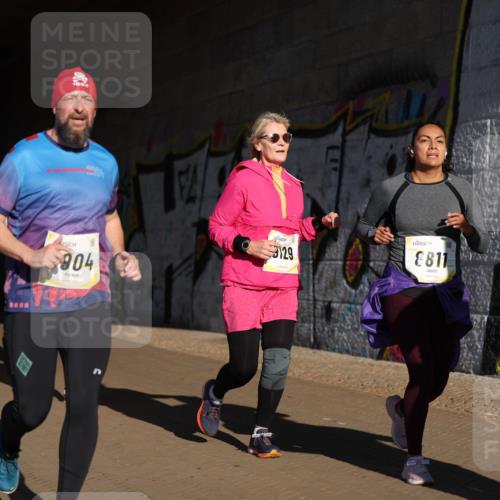 06.10.2024 - 19. swb-Marathon Bremen Michael Strokosch http://msf.ph/oto/7346404 06.10.2024 10:20:37 Laufen 1804, 8675, 904, 129, 8811 meine-sportfotos.de