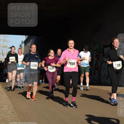06.10.2024 - 19. swb-Marathon Bremen Michael Strokosch http://msf.ph/oto/7346445 06.10.2024 10:20:48 Laufen 8130, 068, 8193, 8294, 7495, 7609, 844, 7115 meine-sportfotos.de