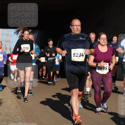06.10.2024 - 19. swb-Marathon Bremen Michael Strokosch http://msf.ph/oto/7346458 06.10.2024 10:20:51 Laufen 0666, 130, 8294, 7495, 544 meine-sportfotos.de