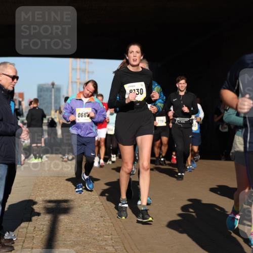 06.10.2024 - 19. swb-Marathon Bremen Michael Strokosch http://msf.ph/oto/7346460 06.10.2024 10:20:51 Laufen 066, 9130, 7791, 8294 meine-sportfotos.de