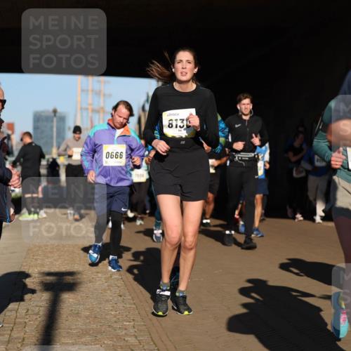 06.10.2024 - 19. swb-Marathon Bremen Michael Strokosch http://msf.ph/oto/7346462 06.10.2024 10:20:52 Laufen 0666, 813, 8, 829 meine-sportfotos.de