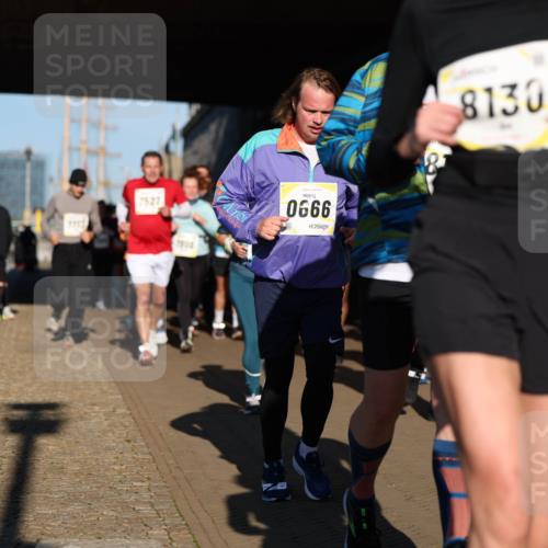 06.10.2024 - 19. swb-Marathon Bremen Michael Strokosch http://msf.ph/oto/7346473 06.10.2024 10:20:53 Laufen 0666, 8130 meine-sportfotos.de