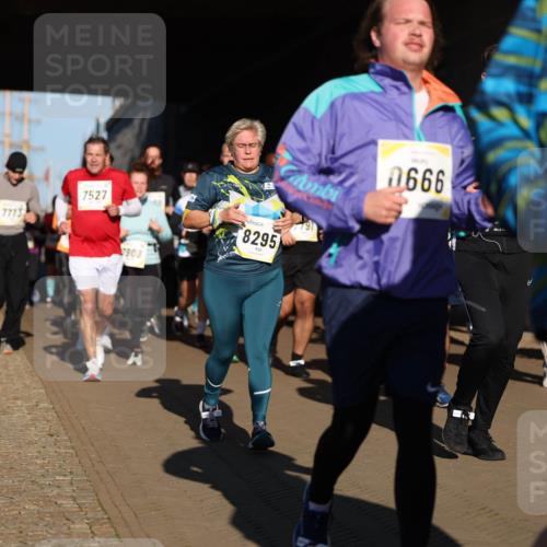 06.10.2024 - 19. swb-Marathon Bremen Michael Strokosch http://msf.ph/oto/7346479 06.10.2024 10:20:54 Laufen 7773, 7527, 908, 10, 0666, 8295 meine-sportfotos.de