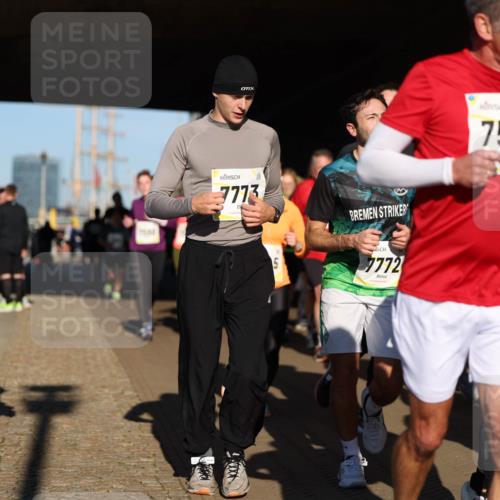 06.10.2024 - 19. swb-Marathon Bremen Michael Strokosch http://msf.ph/oto/7346497 06.10.2024 10:20:58 Laufen 7773, 5, 7772, 7527 meine-sportfotos.de