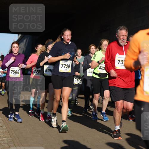 06.10.2024 - 19. swb-Marathon Bremen Michael Strokosch http://msf.ph/oto/7346510 06.10.2024 10:21:00 Laufen 7500, 730, 905, 7729, 7830, 861, 902, 73, 19, 7645 meine-sportfotos.de