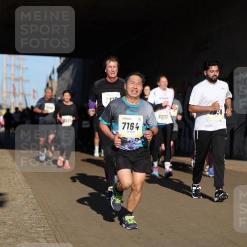 06.10.2024 - 19. swb-Marathon Bremen Michael Strokosch http://msf.ph/oto/7346530 06.10.2024 10:21:05 Laufen 7164, 8077, 38 meine-sportfotos.de