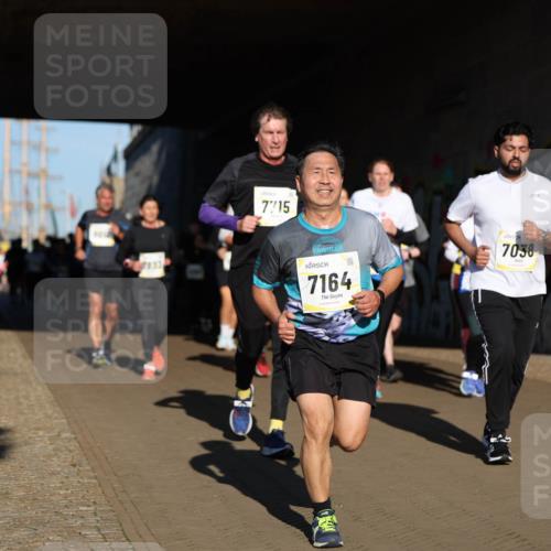 06.10.2024 - 19. swb-Marathon Bremen Michael Strokosch http://msf.ph/oto/7346533 06.10.2024 10:21:06 Laufen 7, 15, 7164, 7038 meine-sportfotos.de