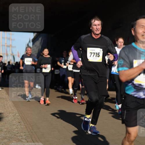 06.10.2024 - 19. swb-Marathon Bremen Michael Strokosch http://msf.ph/oto/7346537 06.10.2024 10:21:07 Laufen 9010, 7715, 164, 70 meine-sportfotos.de