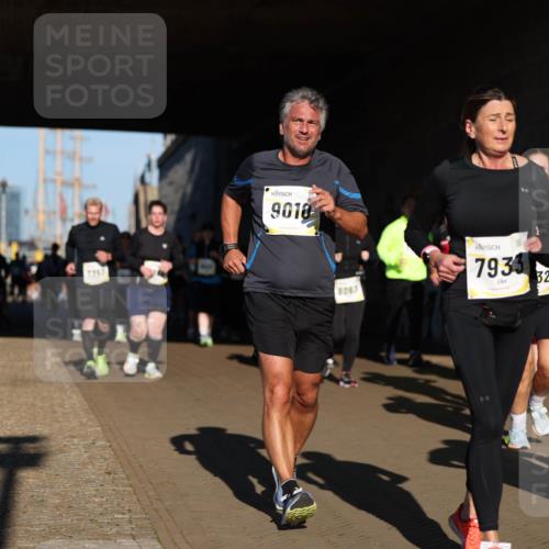 06.10.2024 - 19. swb-Marathon Bremen Michael Strokosch http://msf.ph/oto/7346549 06.10.2024 10:21:10 Laufen 7357, 9018, 8063, 7933, 32 meine-sportfotos.de
