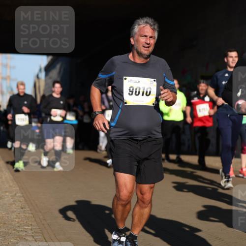 06.10.2024 - 19. swb-Marathon Bremen Michael Strokosch http://msf.ph/oto/7346555 06.10.2024 10:21:10 Laufen 9010, 1711, 7933 meine-sportfotos.de