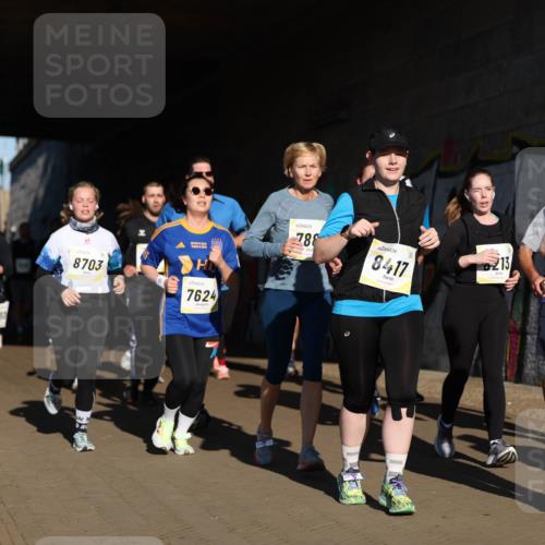 06.10.2024 - 19. swb-Marathon Bremen Michael Strokosch http://msf.ph/oto/7346586 06.10.2024 10:21:16 Laufen 8703, 7624, 788, 8417, 13, 2024, 8532 meine-sportfotos.de