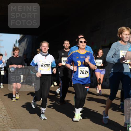 06.10.2024 - 19. swb-Marathon Bremen Michael Strokosch http://msf.ph/oto/7346593 06.10.2024 10:21:17 Laufen 8703, 78, 7624, 8599, 7, 25, 8417 meine-sportfotos.de