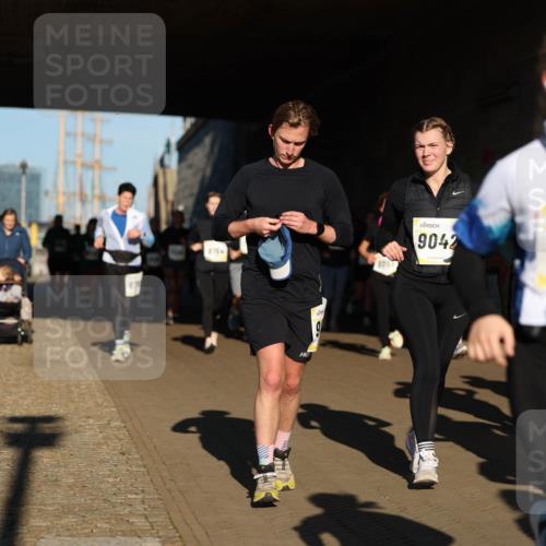 06.10.2024 - 19. swb-Marathon Bremen Michael Strokosch http://msf.ph/oto/7346604 06.10.2024 10:21:19 Laufen 9042, 8703 meine-sportfotos.de