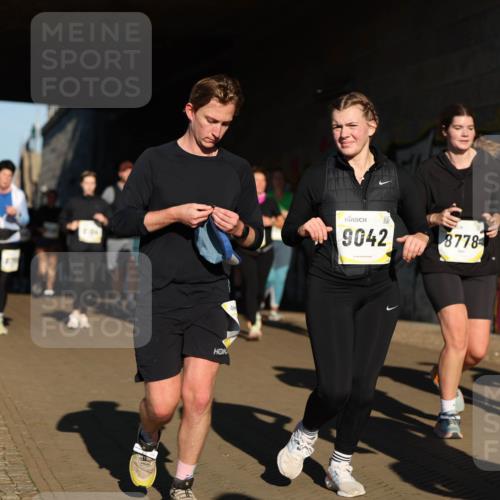 06.10.2024 - 19. swb-Marathon Bremen Michael Strokosch http://msf.ph/oto/7346607 06.10.2024 10:21:20 Laufen 9042, 8778 meine-sportfotos.de