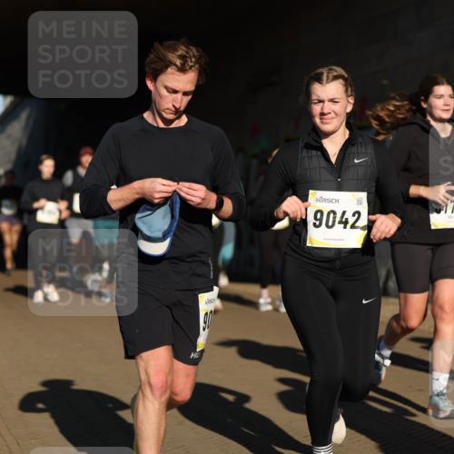 06.10.2024 - 19. swb-Marathon Bremen Michael Strokosch http://msf.ph/oto/7346609 06.10.2024 10:21:20 Laufen 9042, 8770, 78 meine-sportfotos.de