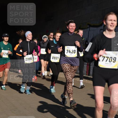 06.10.2024 - 19. swb-Marathon Bremen Michael Strokosch http://msf.ph/oto/7346627 06.10.2024 10:21:27 Laufen 3218, 062, 8895, 26, 731, 8921, 7420, 7709 meine-sportfotos.de