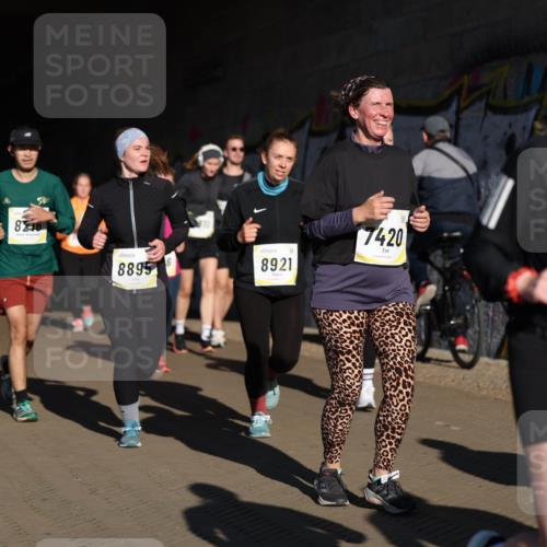 06.10.2024 - 19. swb-Marathon Bremen Michael Strokosch http://msf.ph/oto/7346628 06.10.2024 10:21:27 Laufen 816, 8895, 8921, 7420, 7709 meine-sportfotos.de