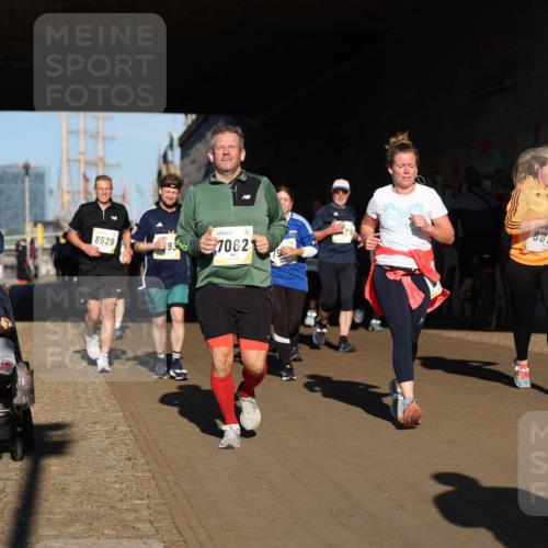 06.10.2024 - 19. swb-Marathon Bremen Michael Strokosch http://msf.ph/oto/7346643 06.10.2024 10:21:30 Laufen 8529, 970621 meine-sportfotos.de