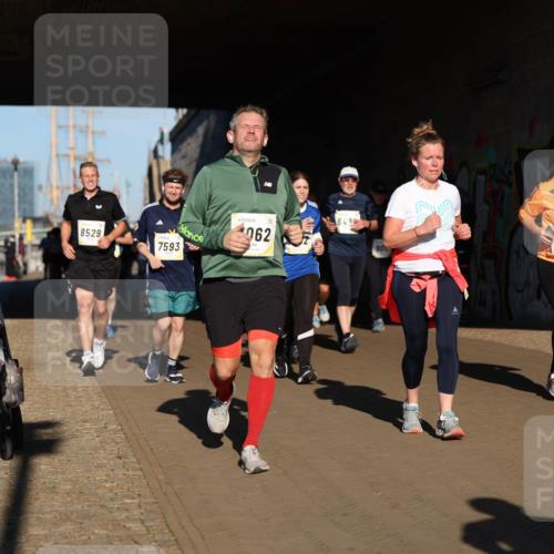 06.10.2024 - 19. swb-Marathon Bremen Michael Strokosch http://msf.ph/oto/7346645 06.10.2024 10:21:30 Laufen 8529, 7593, 062, 843, 90, 8876 meine-sportfotos.de