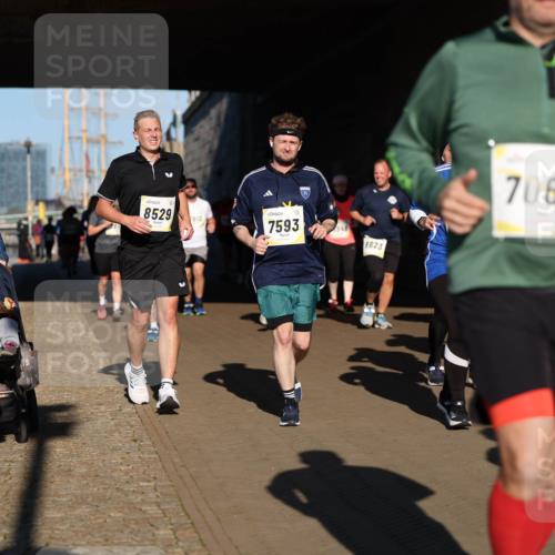 06.10.2024 - 19. swb-Marathon Bremen Michael Strokosch http://msf.ph/oto/7346654 06.10.2024 10:21:32 Laufen 8529, 1812, 7593, 8623, 7062 meine-sportfotos.de