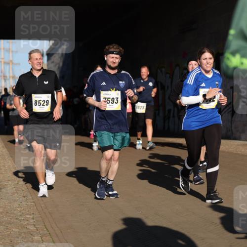 06.10.2024 - 19. swb-Marathon Bremen Michael Strokosch http://msf.ph/oto/7346658 06.10.2024 10:21:32 Laufen 8529, 7593, 1623 meine-sportfotos.de